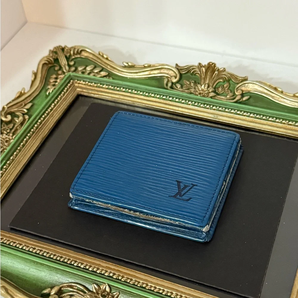 LOUIS VUITTON Epi Porte Monnaie Boite
Coin Purse - Picture 2 of 7